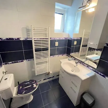 Appartement Bajecne Ve S Bazenem A Terasou. Praag