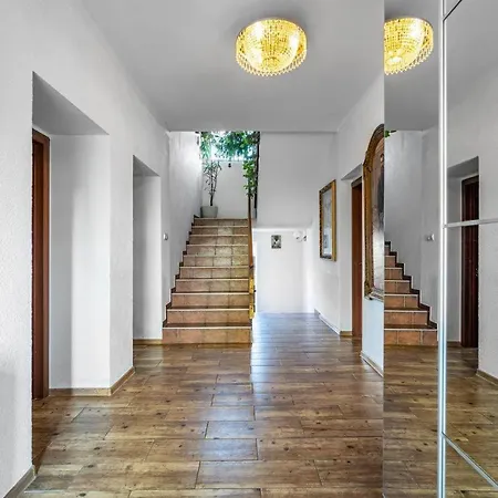 Bajecne Ve S Bazenem A Terasou. Appartement *