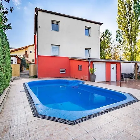 Appartement Bajecne Ve S Bazenem A Terasou. *
